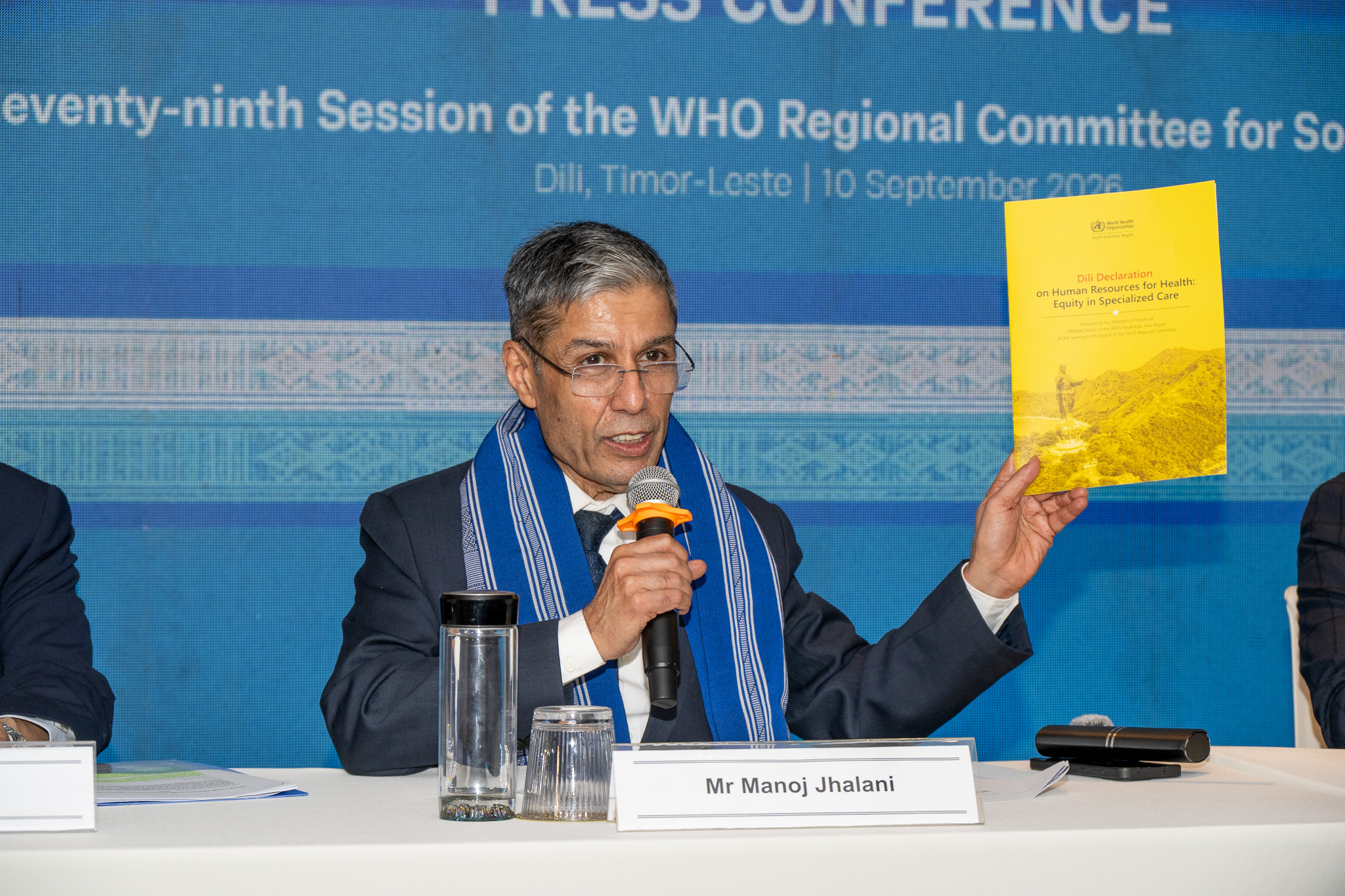 Mr Manoj Jhalani holding the Dili Declaration document